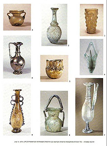 أدوات من الزجاج عثر عليها خلال الحفريات الأثرية