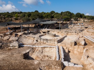 Aerial photographs of the compound. Photographic credit: Griffin Aerial Photography Company, courtesy of the Israel Antiquities Authority