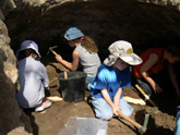 Kids experiencing archaeology