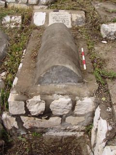 איור 2. מצבת הקבורה של ר' משה הדיין (שחזור), מבט לצפון.