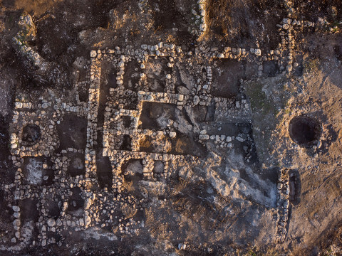 An aerial photograph of the farm house. Photographic credit: Skyview Company, courtesy of the Israel Antiquities Authority