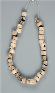 Necklace Dentalium
Photographer:Clara Amit