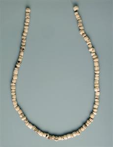 Necklace Dentalium
Photographer:Clara Amit