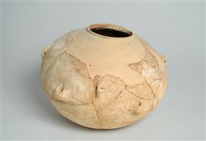 קנקנית (Small Jar) Cream Ware
צלם:עמית קלרה