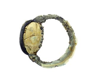 טבעת חותם חרפושית
 צלם:עמית קלרה