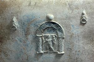 ארון קבורה מעוטר בדגם צמחי
צלם:קלרה עמית