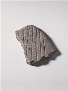 שבר לוח אבן מעוטר בחריתה  
 צלם:מידד סוכובולסקי