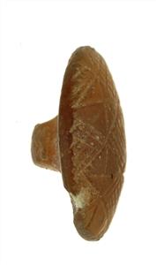 חותם טביעה (Stamp Seal) מעוטר בחריתה
צלם:סלצברגר מריאנה
