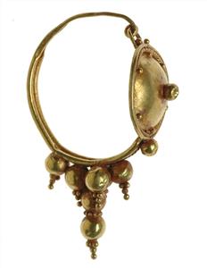 Earring
Photographer:Mariana Salzberger