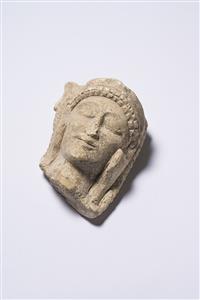 ראש פסלון דמות חצי-אלוהית/אלוהית  
 צלם:מידד סוכובולסקי