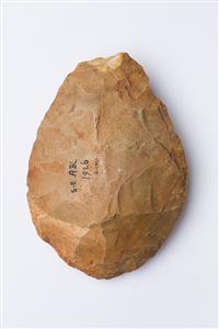 Handaxe  
 Photographer:Meidad Suchowolski