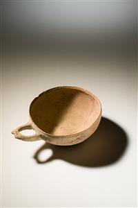 Bowl Wishbone Handle 
 Photographer:Meidad Suchowolski