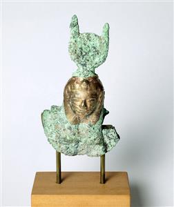 ראש פסלון דמות חצי-אלוהית/אלוהית  
 צלם:קלרה עמית