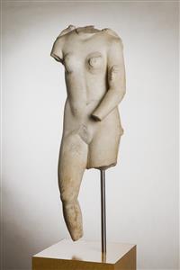 גוף פסל דמות אדם/חצי-אלוהית/אלוהית  
 צלם:מידד סוכובולסקי