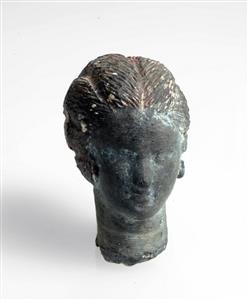 Head Figurine Female Figure  
 Photographer:Clara Amit