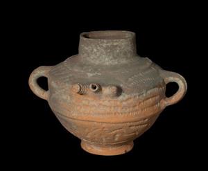 קנקנית (Small Jar) מעוטר בדגם גיאומטרי 
 צלם:קלרה עמית