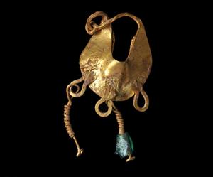 Earring Crescent
Photographer:Yolovitch Yael