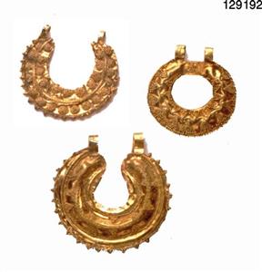 Earring Crescentic 
 Photographer:Unknown
