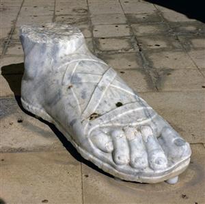 Foot Statue Human Image  
 Photographer:Clara Amit