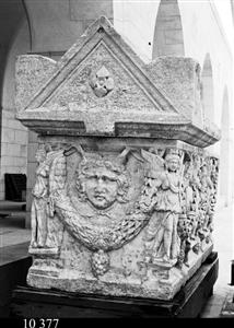 Coffin & Lid Decorated in Relief 
 Photographer:Clara Amit