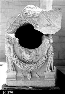 Coffin & Lid Decorated in Relief
Photographer:Clara Amit