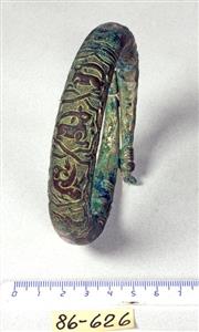 Bracelet  
 Photographer:Clara Amit