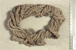 Wrapped Cordage Circlet (Aqal)
Photographer:Clara Amit
