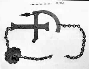 Chain Candelabrum Cross  
 Photographer:Unknown