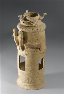 "Cult" Stand Decorated in Relief
Photographer:Koren Miki