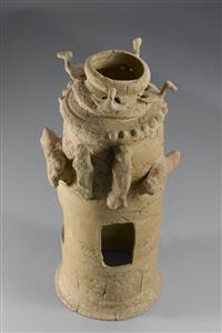"Cult" Stand Decorated in Relief
Photographer:Koren Miki