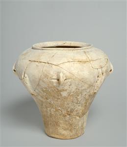 Holemouth Jar Cream Ware
Photographer:Clara Amit