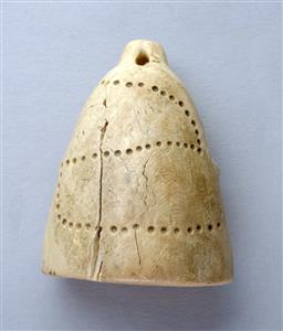 Pendant Bell-Shaped
Photographer:Clara Amit