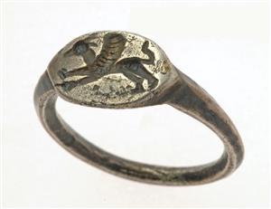 Signet Ring Griffin 
 Photographer:Clara Amit