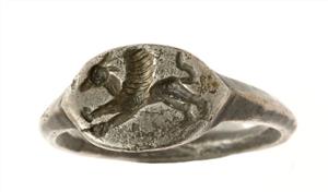 Signet Ring Griffin 
 Photographer:Clara Amit