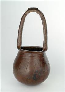 Small Bowl Basket Handled
Photographer:Clara Amit