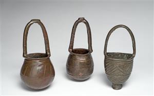 Small Bowl Basket Handled
Photographer:Clara Amit