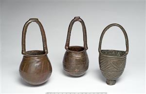 Small Bowl Basket Handled
Photographer:Clara Amit