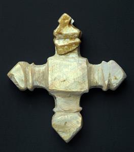 Pendant Cross 
 Photographer:Clara Amit