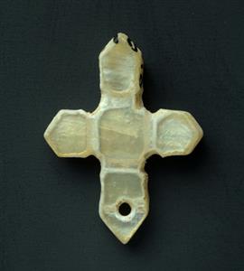 Pendant Cross 
 Photographer:Clara Amit