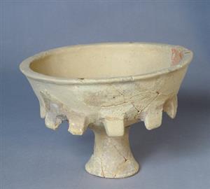 Bowl Lugged 
 Photographer:Clara Amit