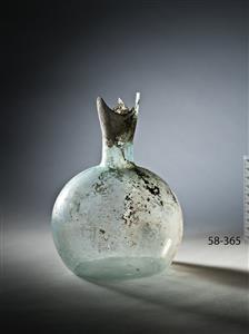 Bottle  
 Photographer:Meidad Suchowolski