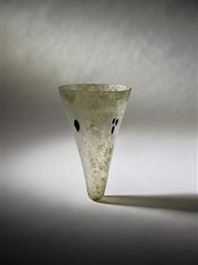Stemmed lamp  
 Photographer:Meidad Suchowolski