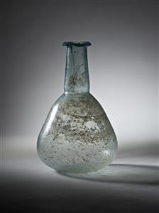 Bottle  
 Photographer:Meidad Suchowolski