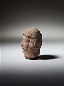 Head Pillar figurine   
 Photographer:Meidad Suchowolski