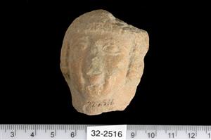 Head Pillar figurine   
 Photographer:Yolovitch Yael