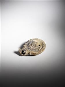 Lamp Roman Imperial
Photographer:Meidad Suchowolski