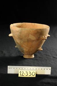 Bowl With Pierced Lug Handles
Photographer:Yolovitch Yael