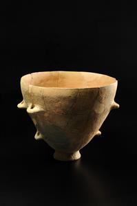 Bowl With Pierced Lug Handles
Photographer:Yolovitch Yael
