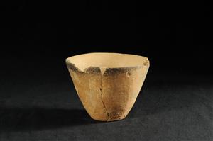 V-Shaped Bowl  
 Photographer:Yolovitch Yael