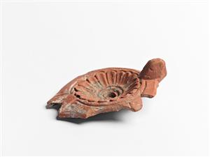 Fragment Lamp With Decorated Discus (lamp)
Photographer:Meidad Suchowolski
